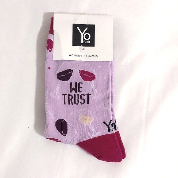 Yo Sox Women's "In Wine We Trust" Novelty Crew Socks NWT Sizes 6-10 - Picture 1 of 3